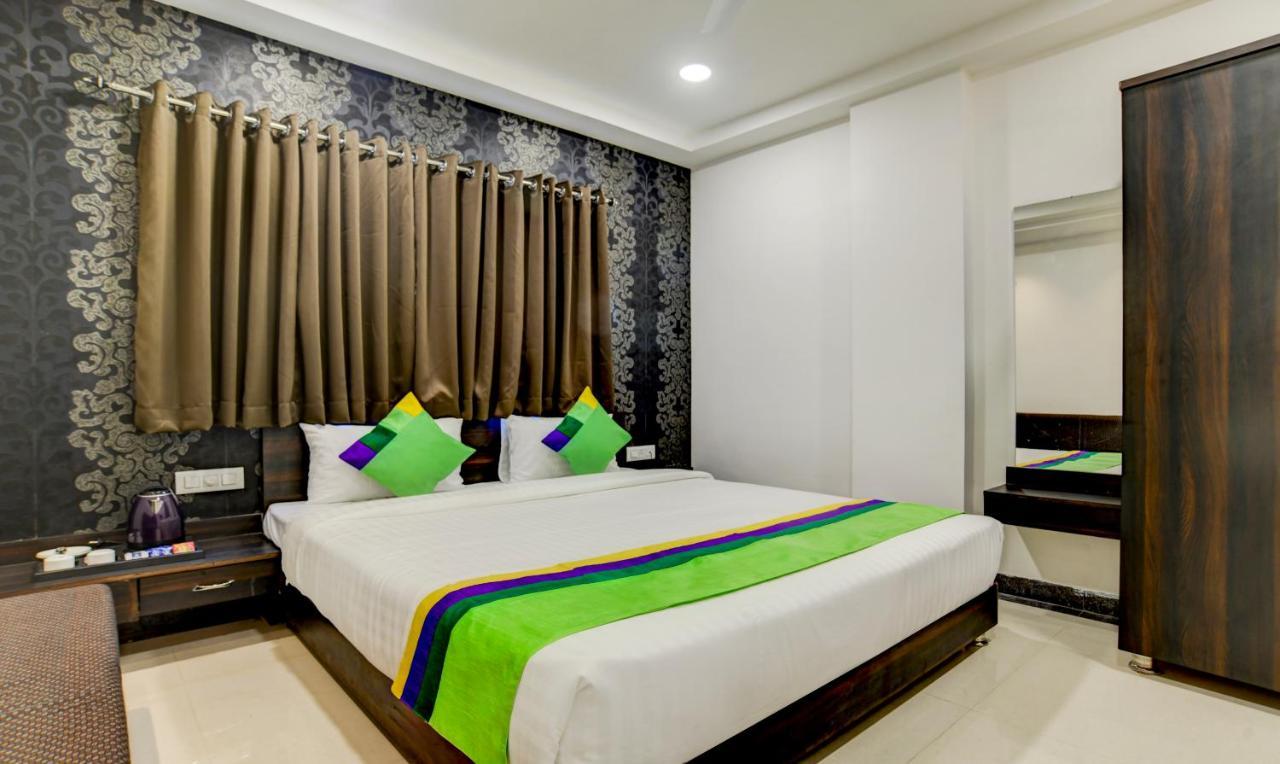 Treebo Grand Euro Pipliyahana Square Индор Екстериор снимка