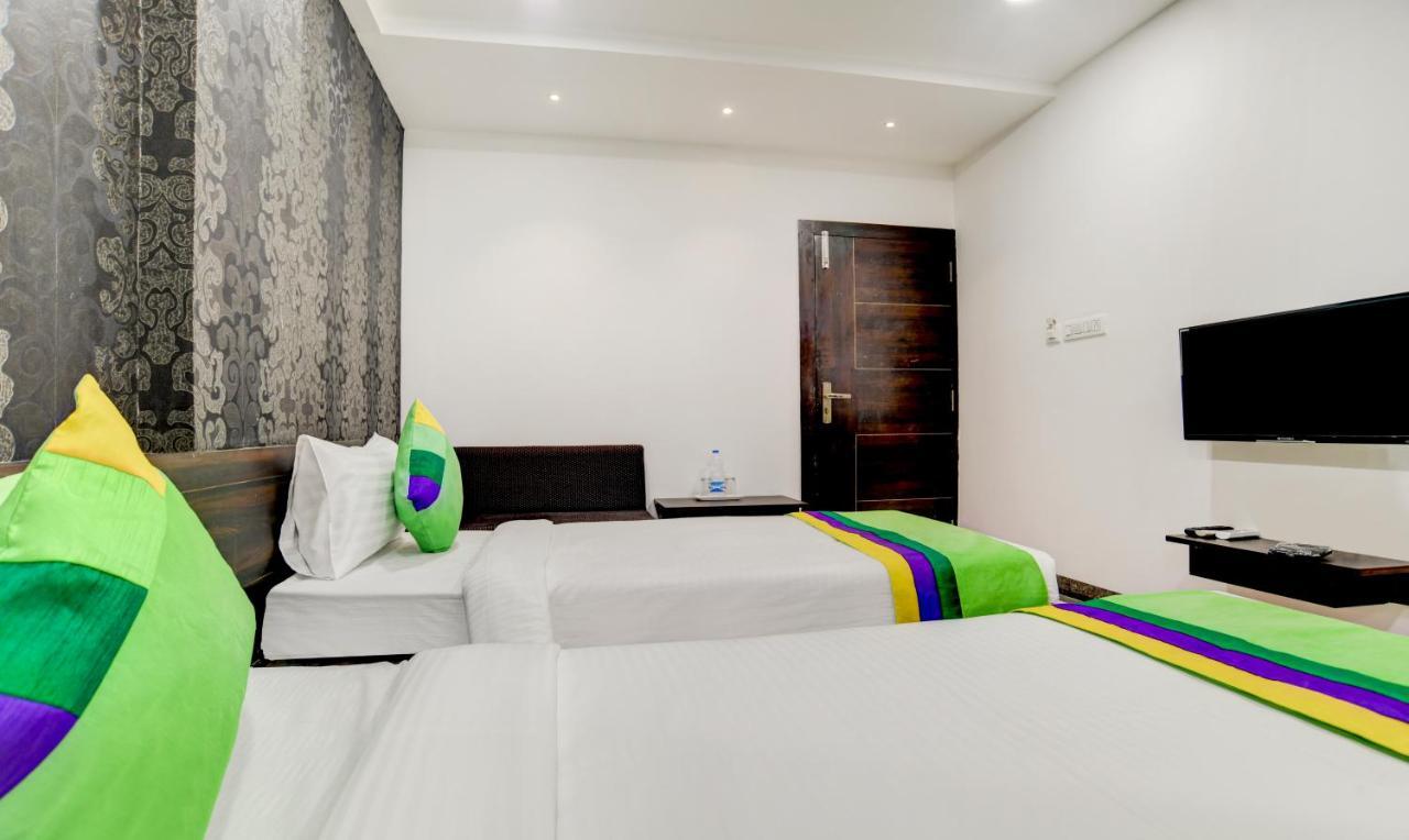 Treebo Grand Euro Pipliyahana Square Индор Екстериор снимка