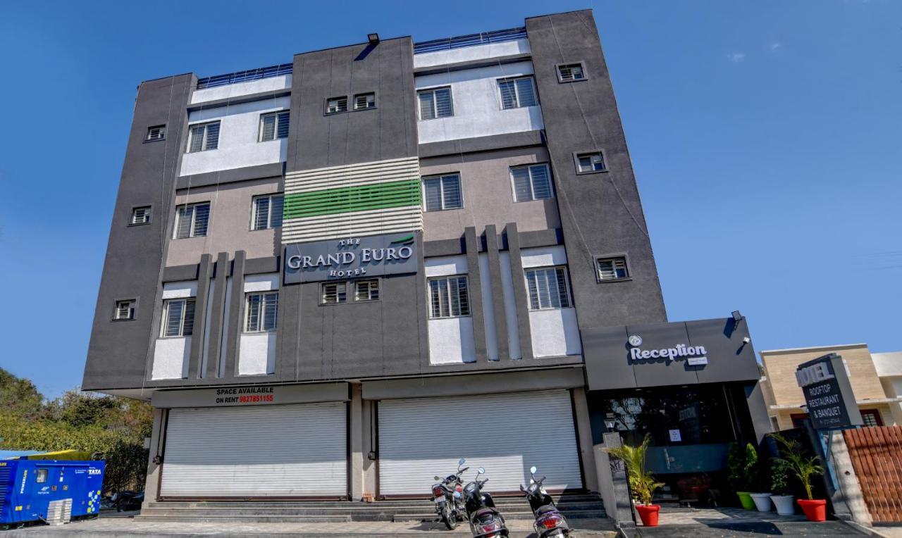 Treebo Grand Euro Pipliyahana Square Индор Екстериор снимка
