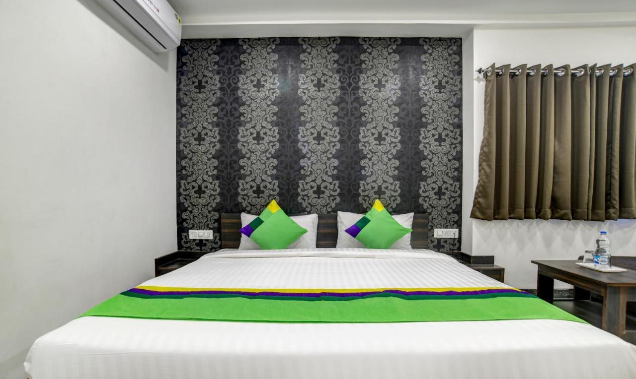 Treebo Grand Euro Pipliyahana Square Индор Екстериор снимка