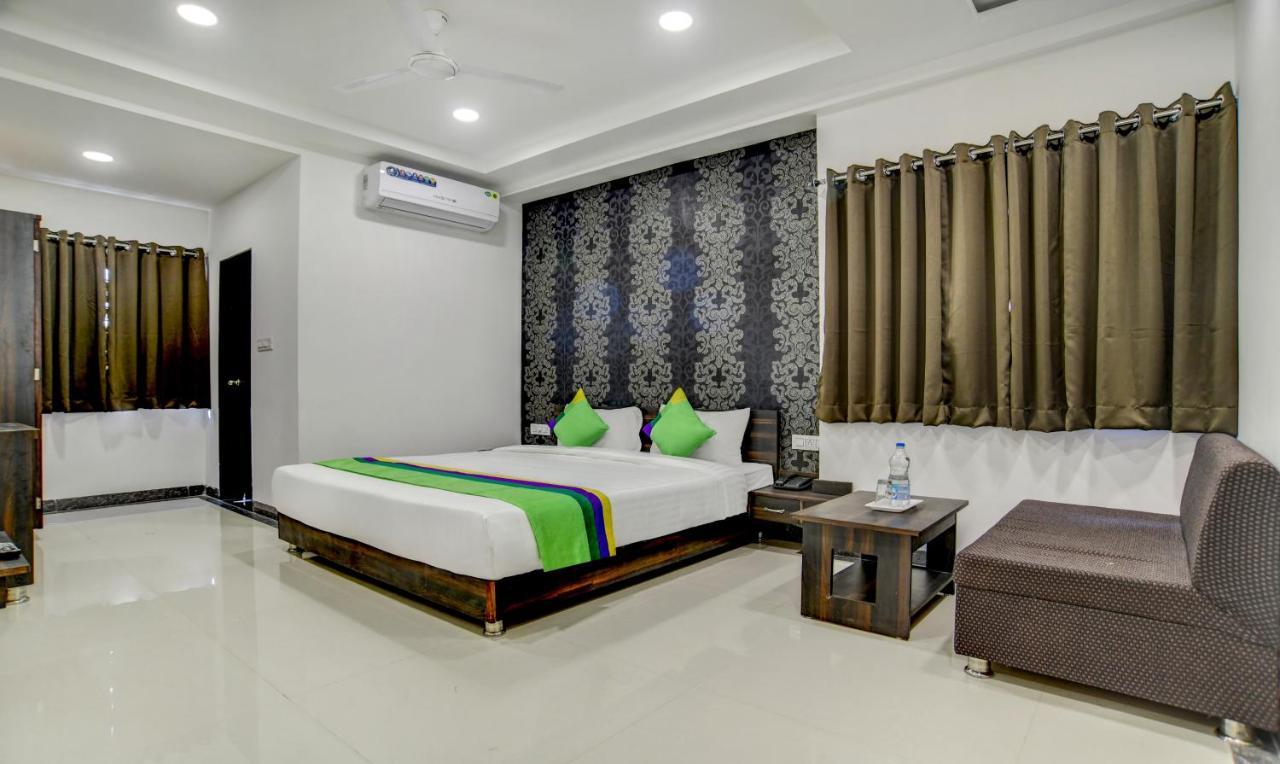 Treebo Grand Euro Pipliyahana Square Индор Екстериор снимка