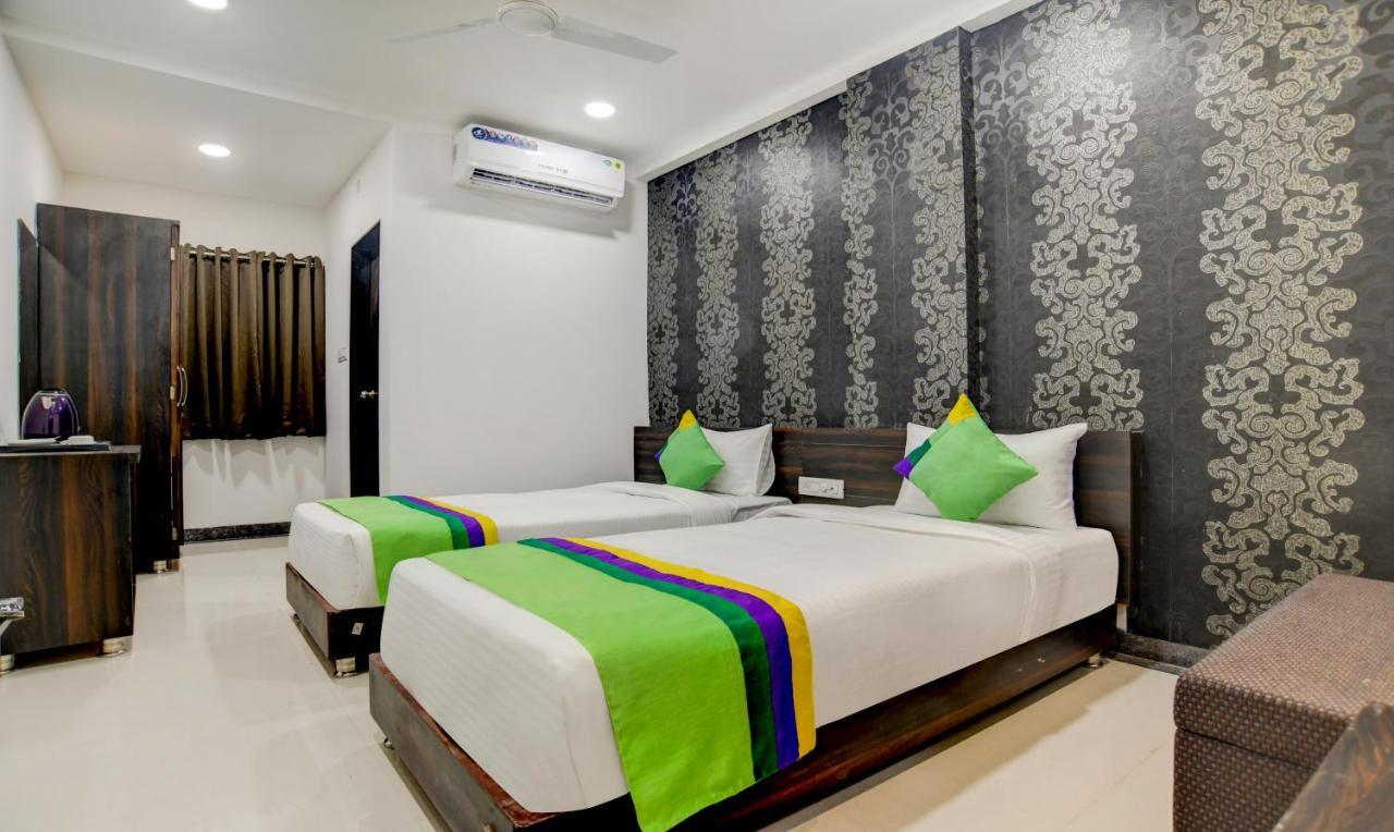 Treebo Grand Euro Pipliyahana Square Индор Екстериор снимка